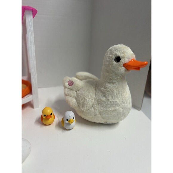 Pets Alive White Mama Duck by ZURU Quacks And Walks Waddles Cute Works 2 Babies - Picture 3 of 9